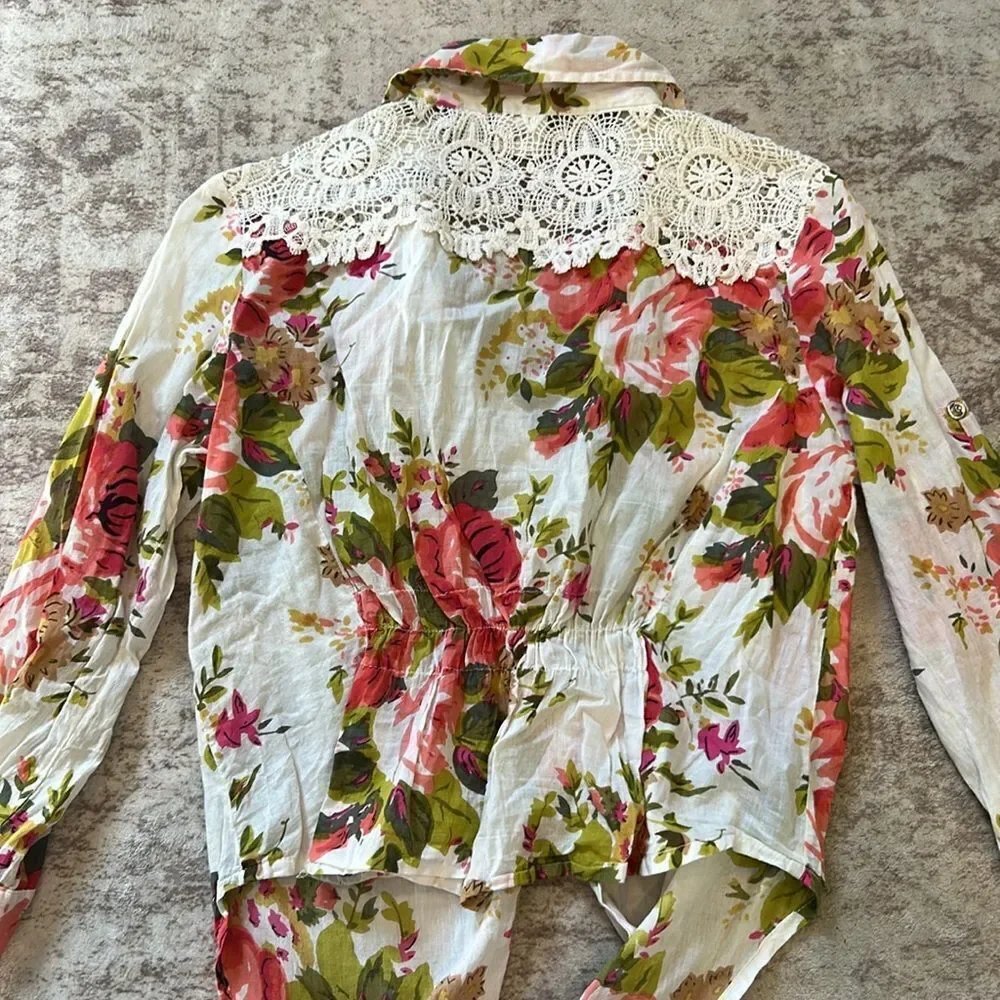 Raga pearl snap tie up blouse size small Floral Lace Button-Up Blouse